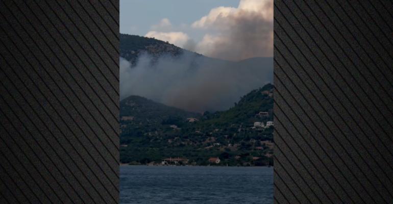 Φωτιά στη Λίμνη Βουλιαγμένης στο Λουτράκι - Ήχησε το 112 για ετοιμότητα