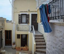 Έγκλημα στη Σύρο: Εντολή εισαγγελέα να συλληφθεί και η σύζυγος του 41χρονου που σκότωσε τη διασώστρια του ΕΚΑΒ