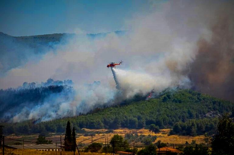 Φωτιά στην Εύβοια: Χωρίς ενεργό μέτωπο, διάσπαρτες εστίες – Στη μάχη εναέρια μέσα