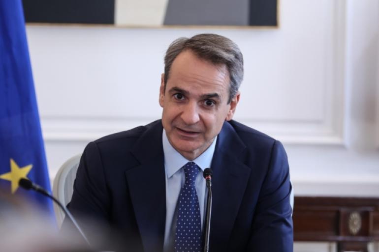 Ζήτημα ημερών η εκκίνηση του διαλόγου για τα ομόφυλα ζευγάρια – Τι θα προβλέπει το νομοσχέδιο για τεκνοθεσία και παρένθετες μητέρες