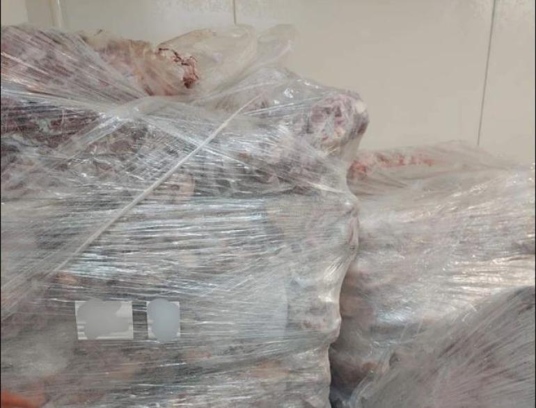 Κατασχέθηκαν 4,8 τόνοι σάπιου κρέατος: Παραλίγο να διατεθούν στην αγορά για την Τσικνοπέμπτη