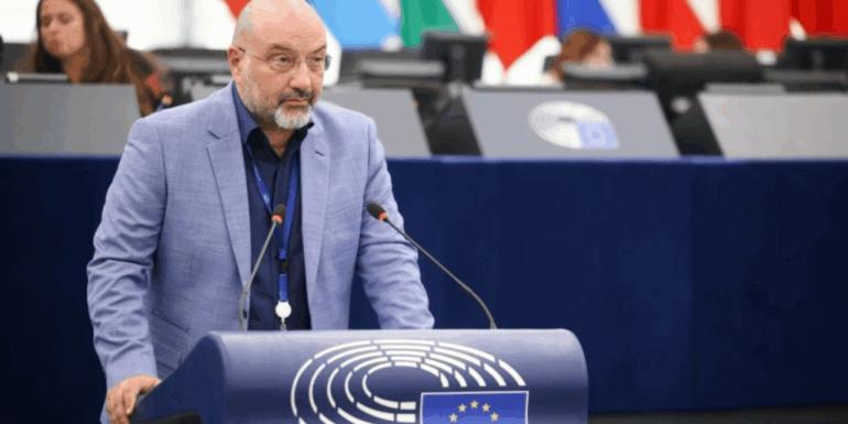 Στην Ευρωβουλή η αποχώρηση της Ryanair από τη Θεσσαλονίκη – “Κίνδυνος αεροπορικής απομόνωσης της Β. Ελλάδας”