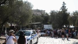 Ακρόπολη-επίθεση με μαχαίρι: Είχε στήσει καρτέρι κι ορμούσε σε τουρίστες ο 60χρονος δράστης