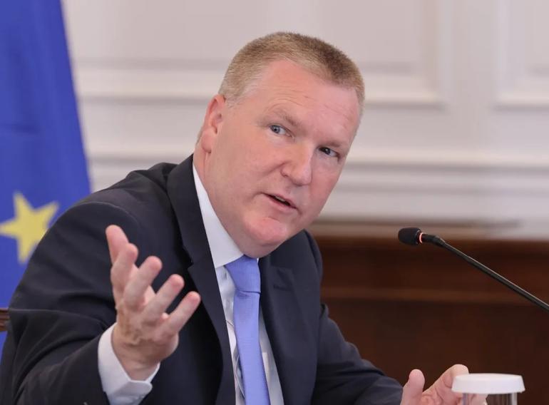 Υπ. Δικαιοσύνης: Ο Επίτροπος Μακ Γκαρθ συνεχάρη την Ελλάδα για τις εντυπωσιακές επιδόσεις της στο κράτος δικαίου