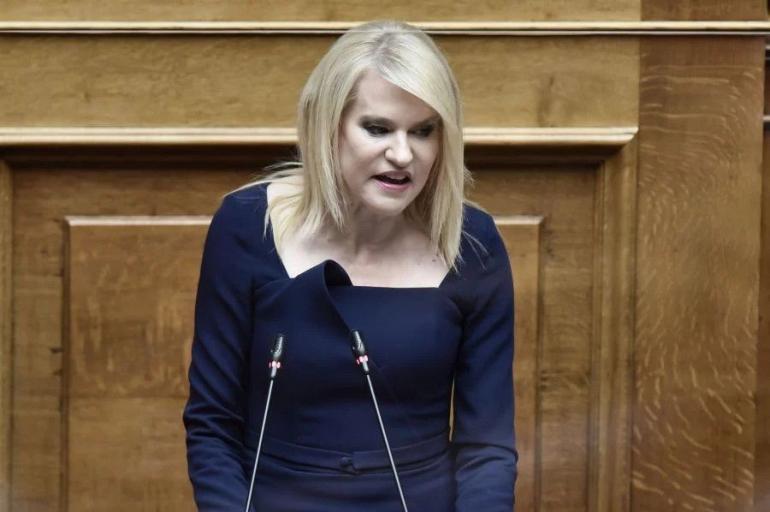 Απίστευτη ατάκα της Τζάκρη στη Βέροια: «Στο θέμα των αγροτών... τον ήπιαμε»