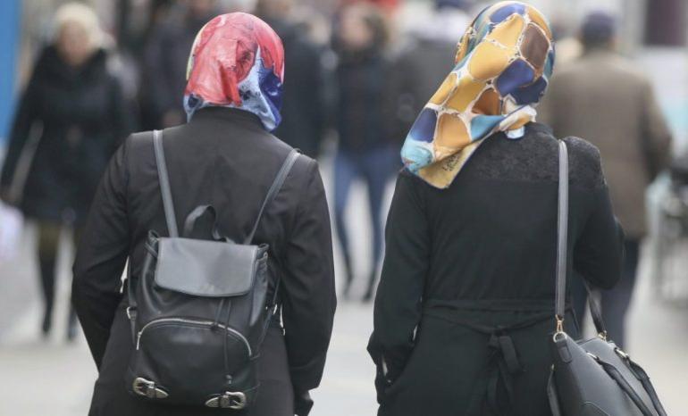 Αυστρία: Η χώρα απαγορεύει την ισλαμική μαντίλα στα σχολεία για κορίτσια κάτω των 14 ετών