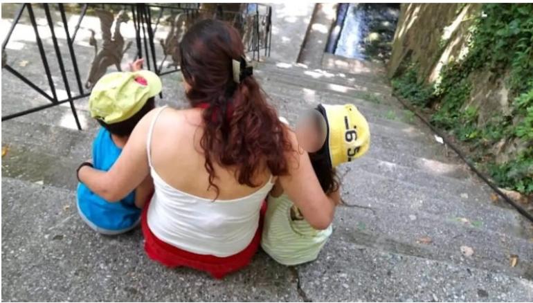 Προφυλακίστηκε η μητέρα που κατηγορείται για την κακοποίηση των δυο παιδιών της στη Λάρισα
