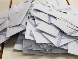 Εκλογές 2023 – Αγρίνιο: Μοίραζαν ψηφοδέλτια έξω από εκλογικά τμήματα