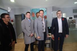 Κασσελάκης και Τάιλερ ντυμένοι σαν δίδυμοι -Στον Σύλλογο Οροθετικών «Θετική φωνή»