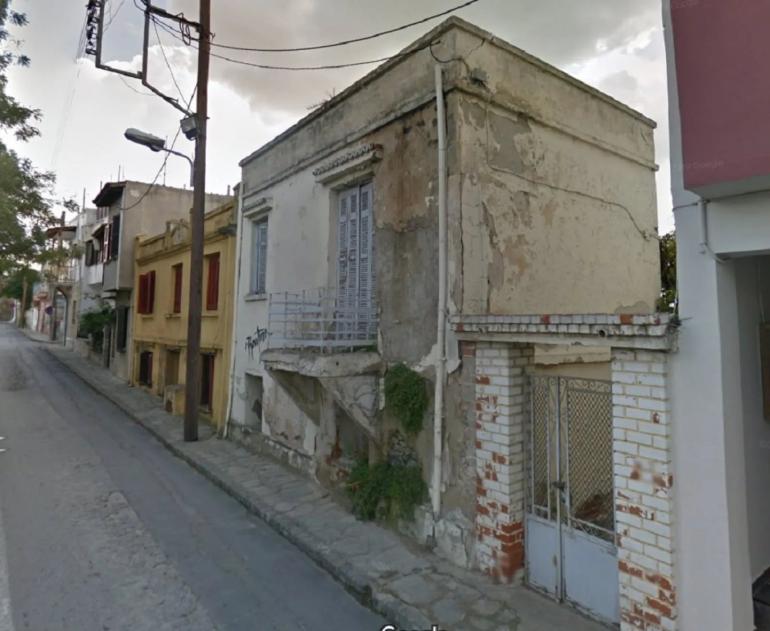 Θεσσαλονίκη: Κατέρρευσε μαντρότοιχος σε δρόμο της Άνω Πόλης - Δεκάδες τα επικίνδυνα κτήρια στην περιοχή