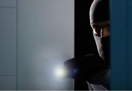 Θεσσαλονίκη: Το βίντεο κατέγραψε τη διαρρήκτρια που μπήκε σπίτι του (VIDEO)