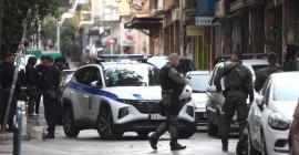 Πέτρες και κράνη βρέθηκαν στο υπό κατάληψη κτήριο στα Εξάρχεια - Συλλέγει γενετικό υλικό η ΕΛΑΣ