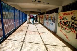 Κύκλωμα διακίνησης ναρκωτικών εντός και εκτός σχολείων – 12 συλλήψεις, εκ των οποίων έξι ανήλικοι (ΒΙΝΤΕΟ)