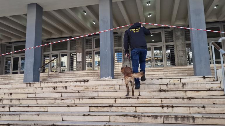 Θεσσαλονίκη: Σε αποχή οι δικαστικοί υπάλληλοι μετά τον εντοπισμό βόμβας – “Αν και ξέρουμε τι να κάνουμε λαχταρήσαμε”