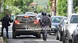Ένοπλη ληστεία σε τράπεζα στην Κάτω Τιθορέα, η στιγμή που οι δράστες φεύγουν ψύχραιμοι με 200.000 ευρώ