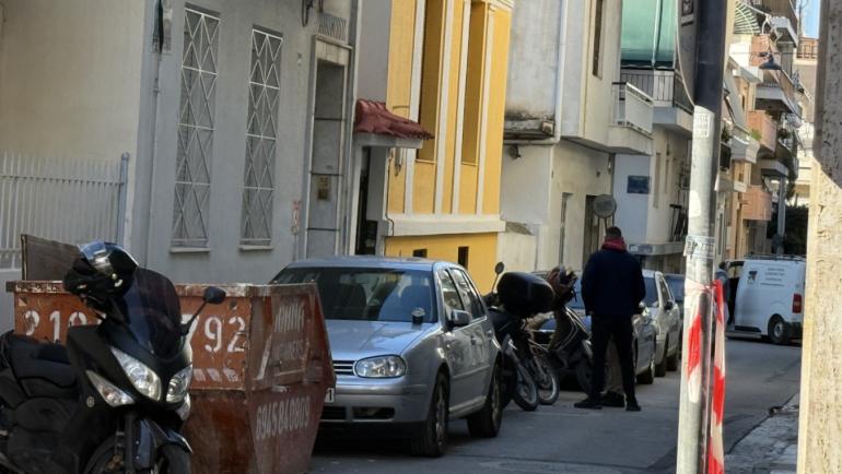 Θρίλερ στον Κολωνό: Σε εξέλιξη οι έρευνες στο σπίτι της 31χρονης εγκύου, το έχουν κάνει φύλλο και φτερό οι αστυνομικοί