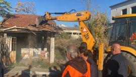 ΦΩΤΟ-Θεσσαλονίκη: Ξεκίνησαν οι κατεδαφίσεις σε κτίρια στο ΑΓΝΟ στη Σταυρούπολη