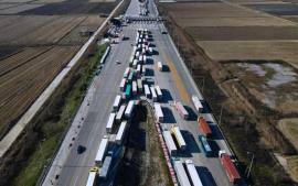 Απαγόρευση κυκλοφορίας βαρέων οχημάτων από απόψε στην Εθνική Οδό από τα Μάλγαρα μέχρι την Αθήνα