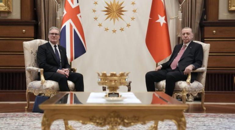 Ο Στάρμερ υπέγραψε συμφωνία 9 δισ. ευρώ με την Τουρκία για 20 μαχητικά Eurofighter