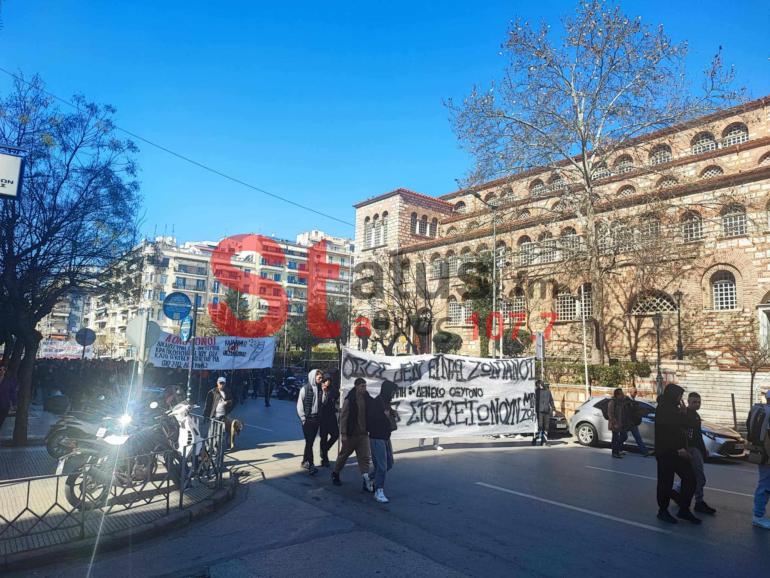 Θεσσαλονίκη: Πορεία μαθητών και φοιτητών για τη τραγωδία των Τεμπών
