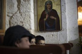 Εκατομμύρια χριστιανοί γιορτάζουν και τα φετινά Χριστούγεννα στη σκιά πολέμων