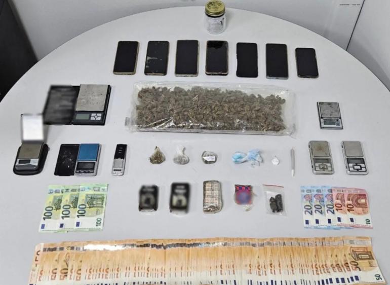 Θεσσαλονίκη: Σπείρα διακινούσε κοκαΐνη και χασίς – Διανομέας courier έκανε το ντελίβερι