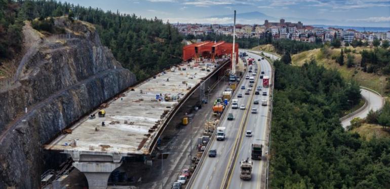 Καραμπόλα τριών ΙΧ στον Περιφερειακό Θεσσαλονίκης - Με δυσκολία η κίνηση των οχημάτων