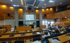 Αγγελούδης: Οκτώ μέτρα για δημογραφικό και στεγαστική κρίση - Επίδομα 1.000 ευρώ, δωρεάν πάνες και μείωση τελών