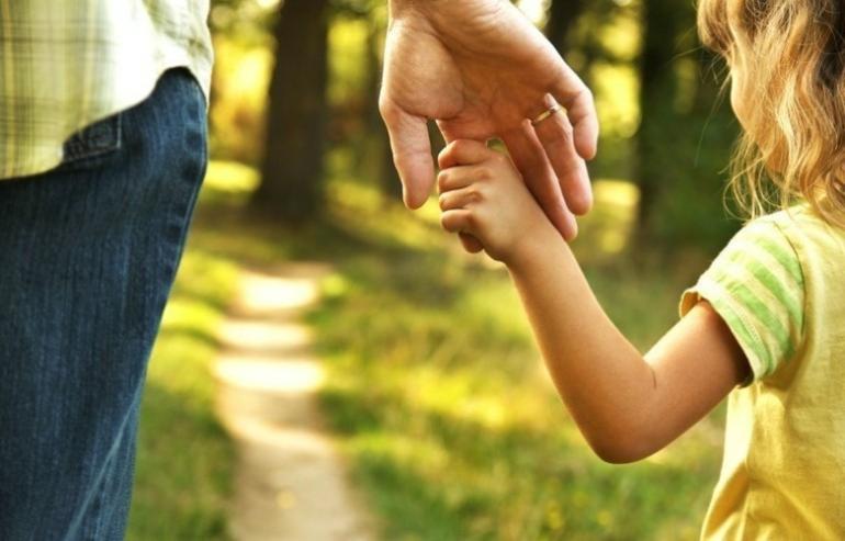 Επίδομα παιδιού: Έξτρα πληρωμή 150 ευρώ σε 80.000 οικογένειες, πότε μπαίνουν τα χρήματα