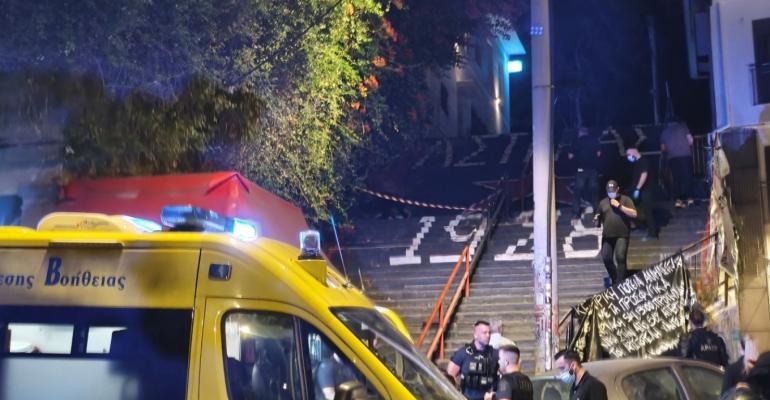 Δολοφονία στα Εξάρχεια: Ο δράστης εξαφανίστηκε προς τον Στρέφη, συγκλονιστική εικόνα με τον σκύλο του θύματος