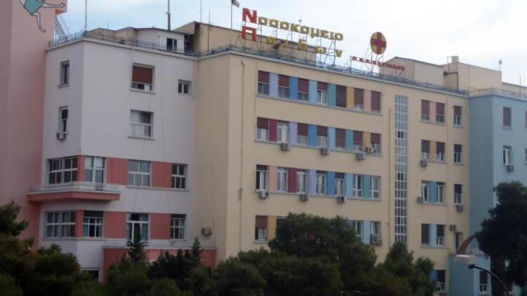 Σε κρίσιμη κατάσταση ο 12χρονος από την Καρδίτσα που έριξε οινόπνευμα σε τζάκι - Φέρει 70% εγκαύματα στο σώμα του