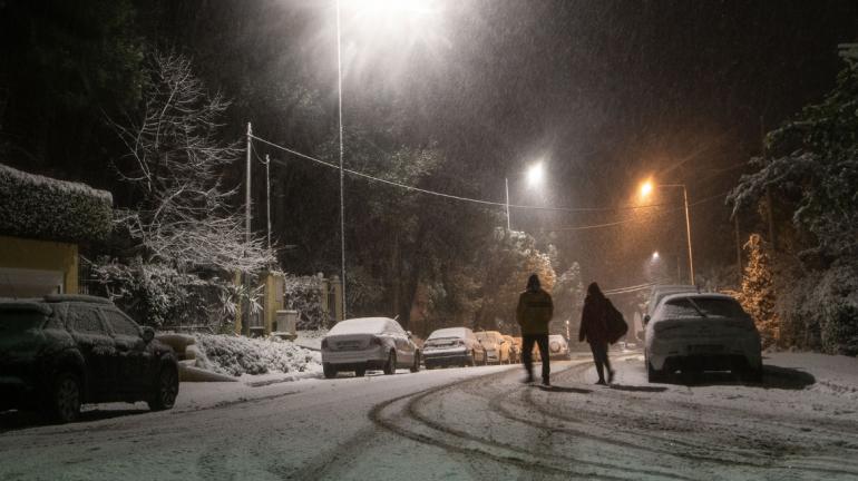 Καιρός: Νέο κύμα κακοκαιρίας από αύριο Παρασκευή – Βροχές, χιόνια και 7 βαθμούς πτώση θερμοκρασίας