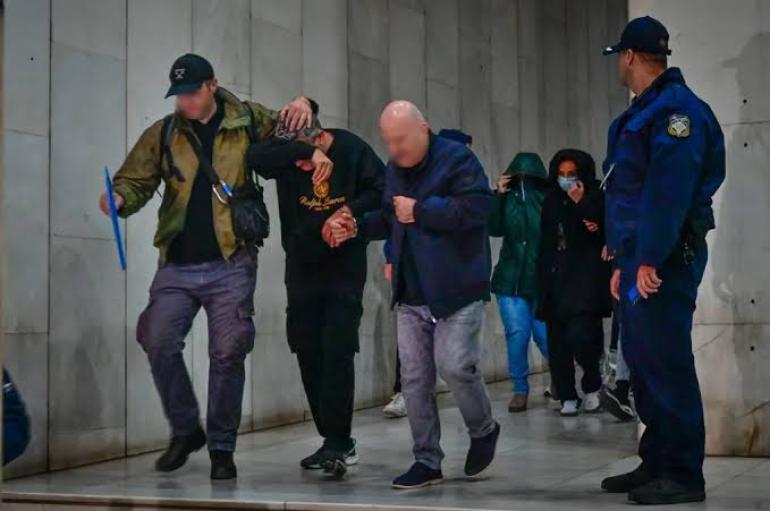 «Xωριάτικο»: Στην Ευελπίδων για την απολογία τους ο Άγγελος Γιαννακόπουλος και οι άλλοι 58 συλληφθέντες